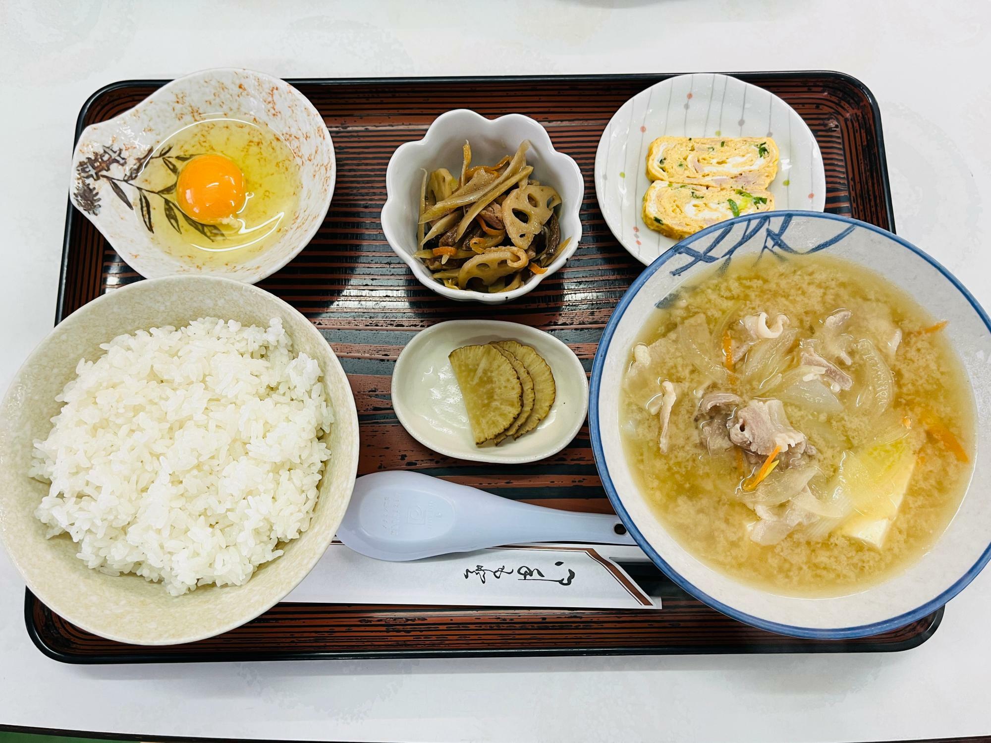 豚汁定食：720円