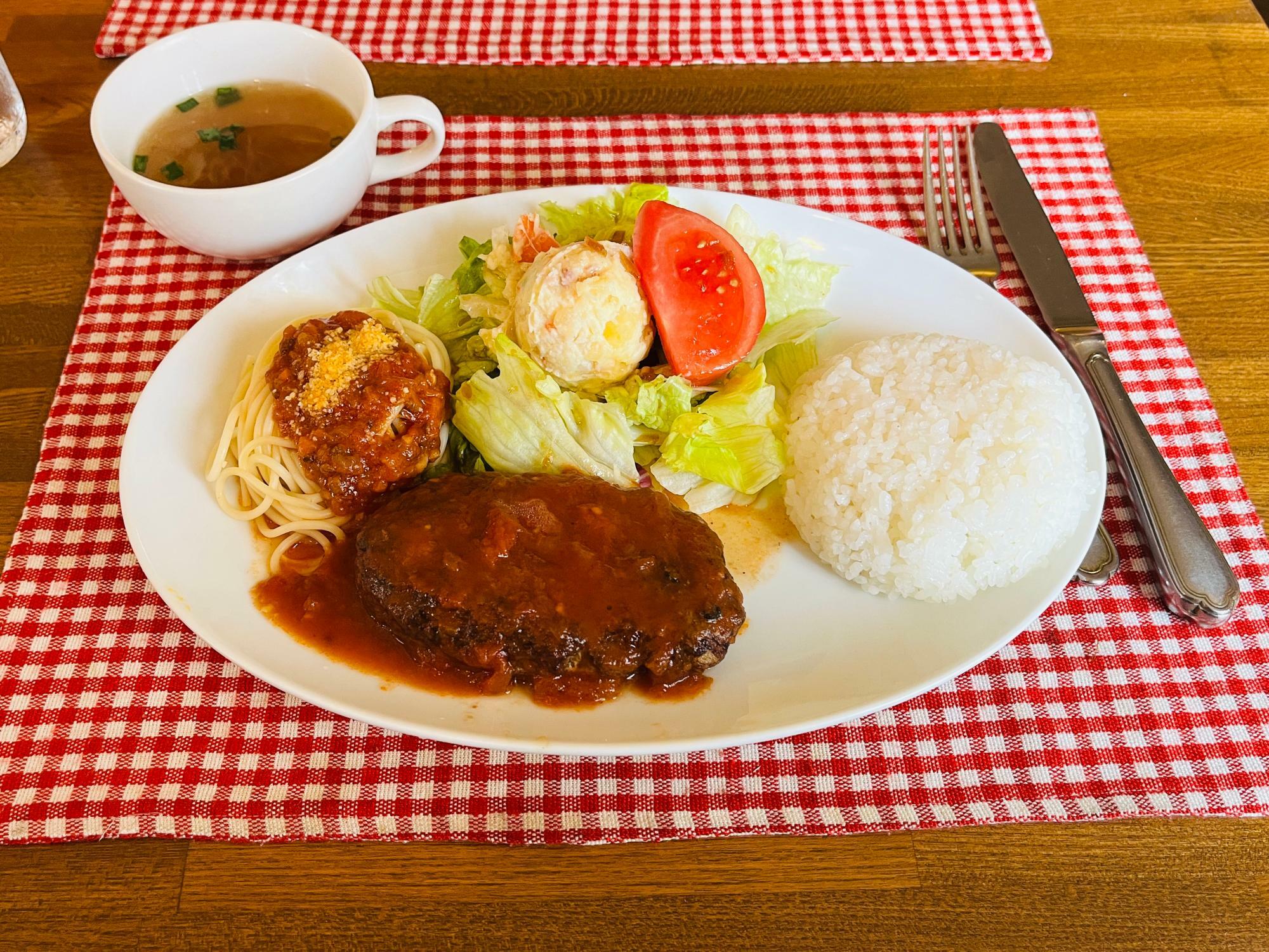 ハンバーグステーキ（ワンプレートランチ）：800円