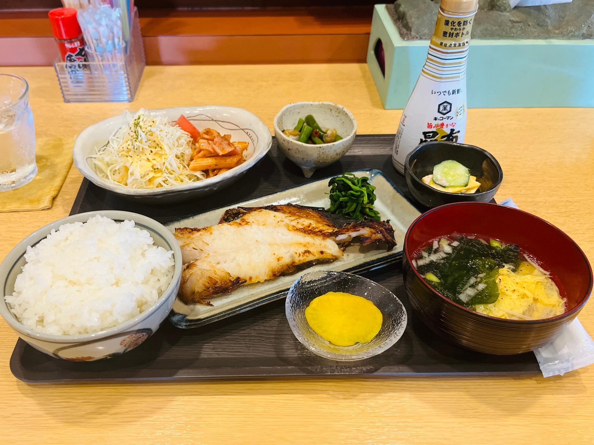 本日のお魚定食：900円（赤魚の粕漬け定食）