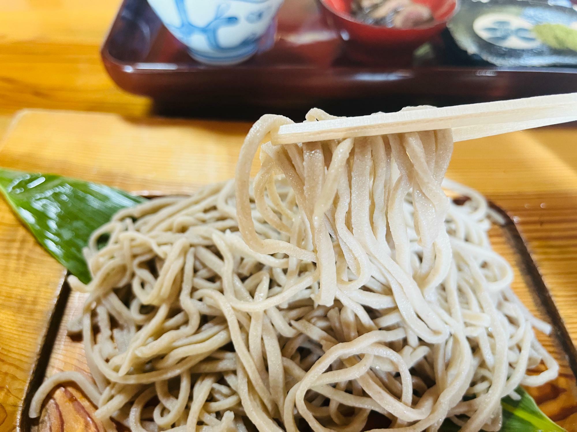 太めで甘味のある田舎蕎麦に舌鼓！