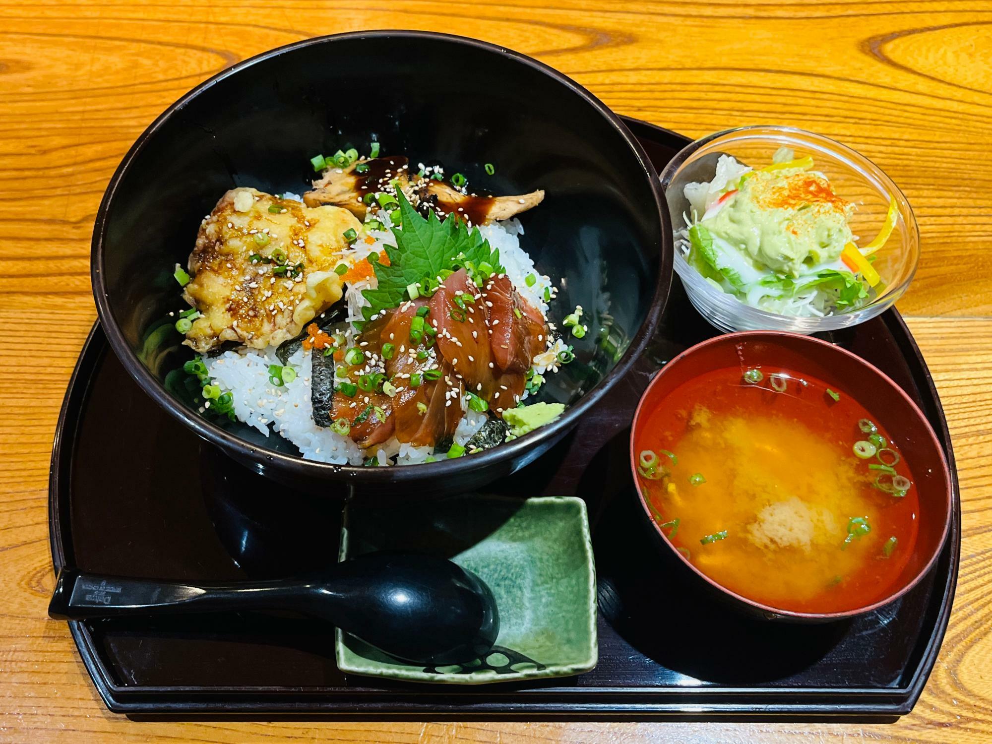 マグロ三昧丼：1,298円