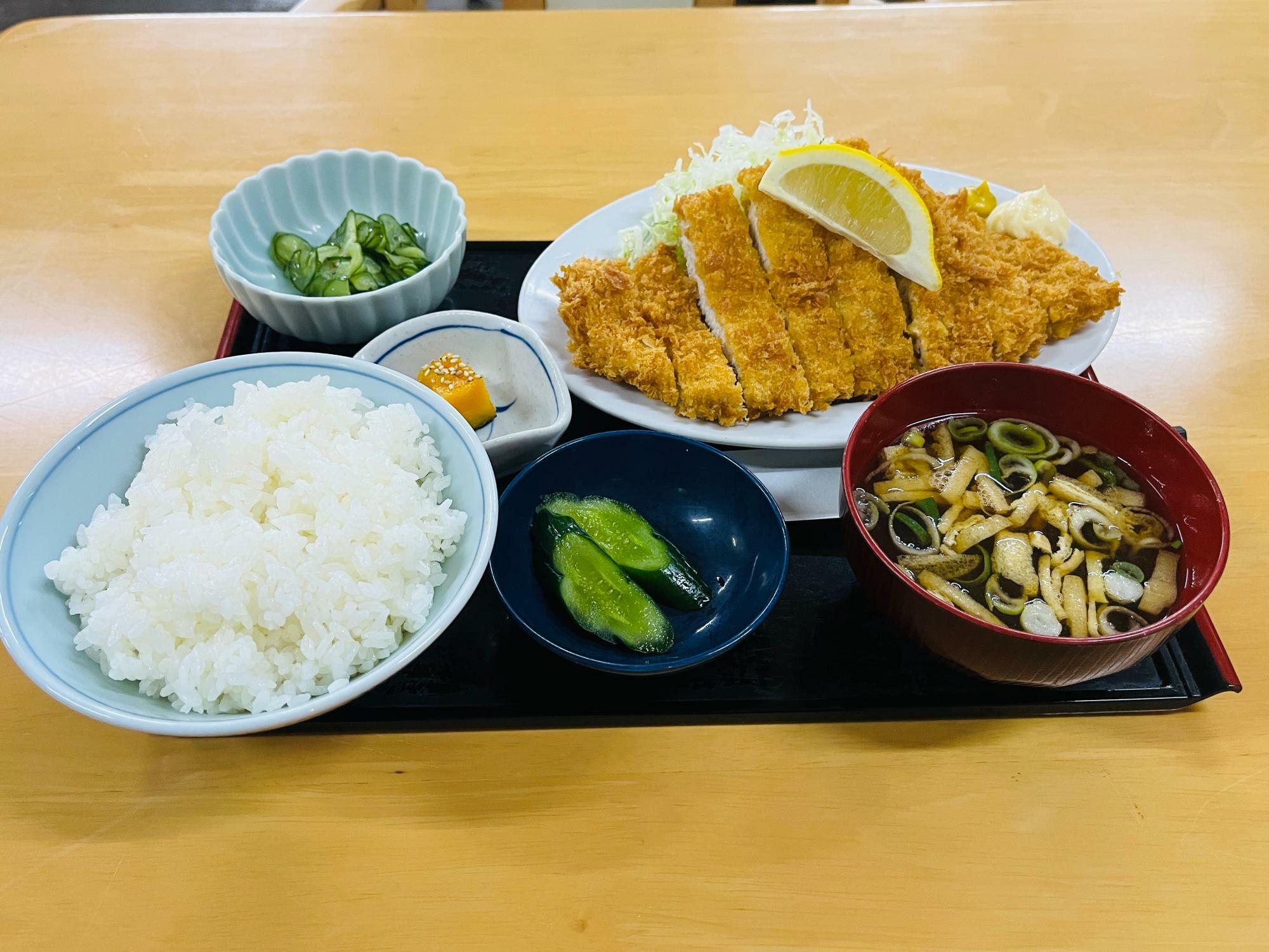 ジャンボとん勝定食：1,300円