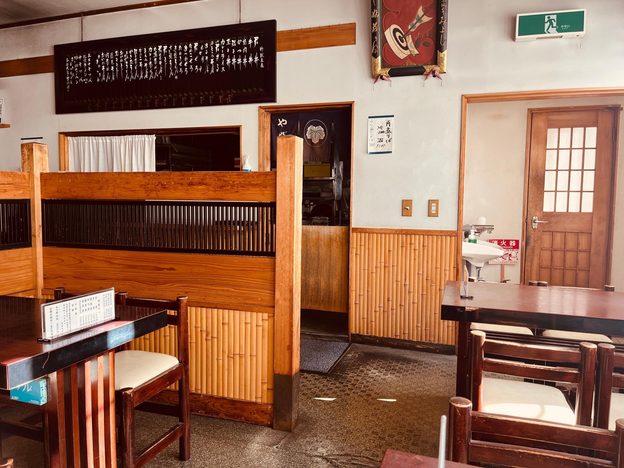 今日は「町のお蕎麦屋さん」で、噂の丼物を！