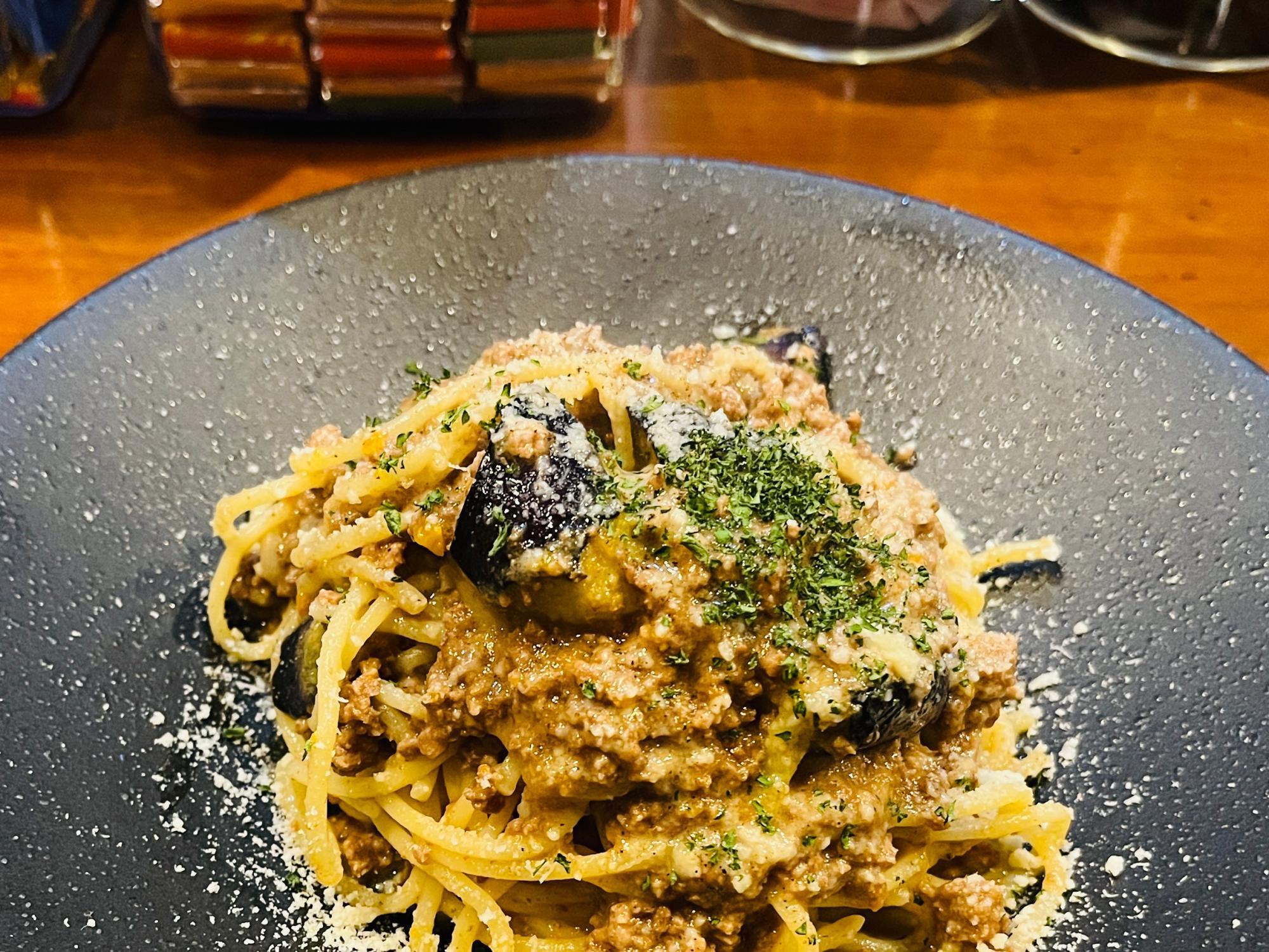 8時間煮込んだ濃厚な肉の旨味が炸裂！