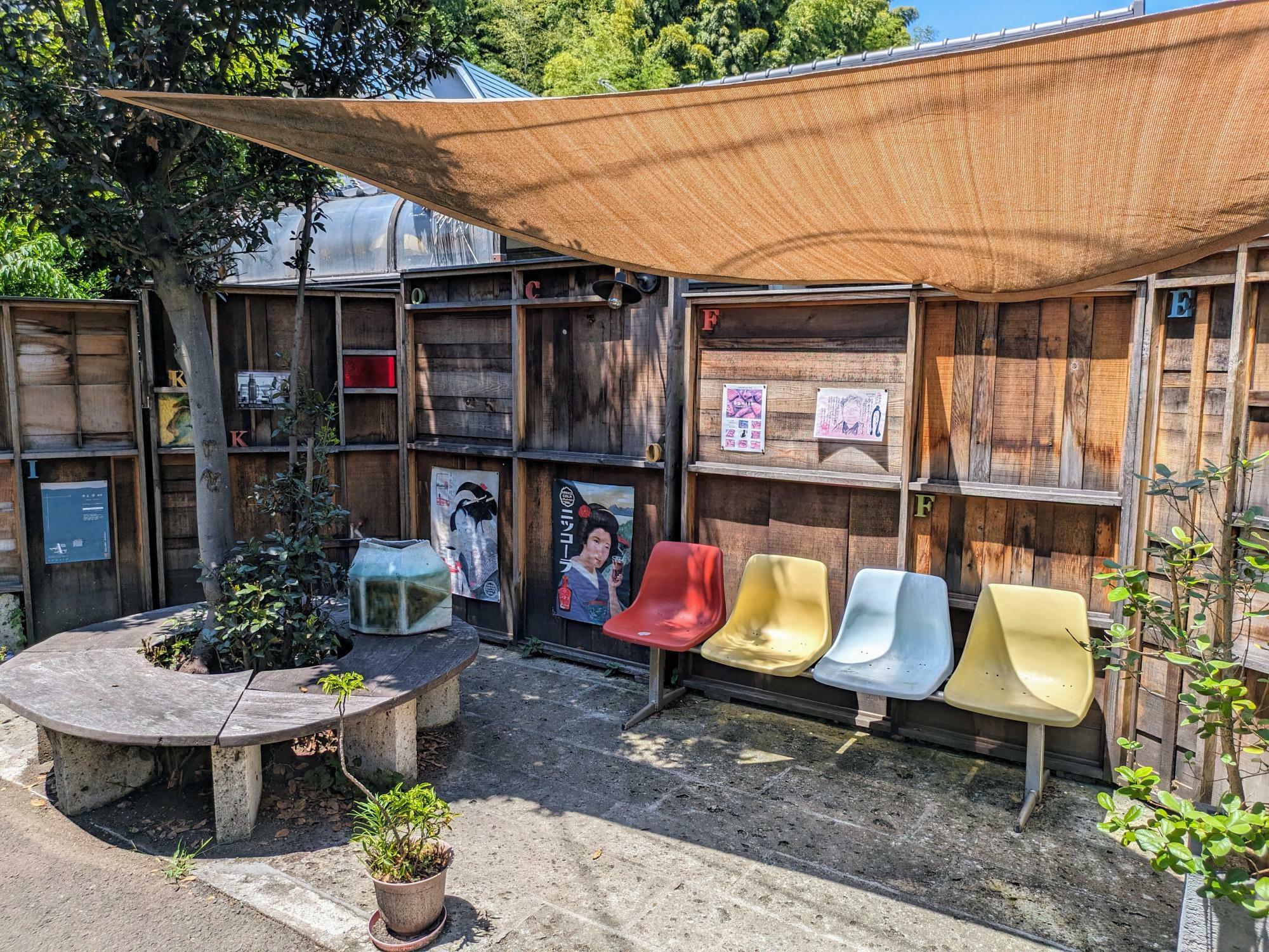 レトロな雰囲気の根古屋公園を通り過ぎます。