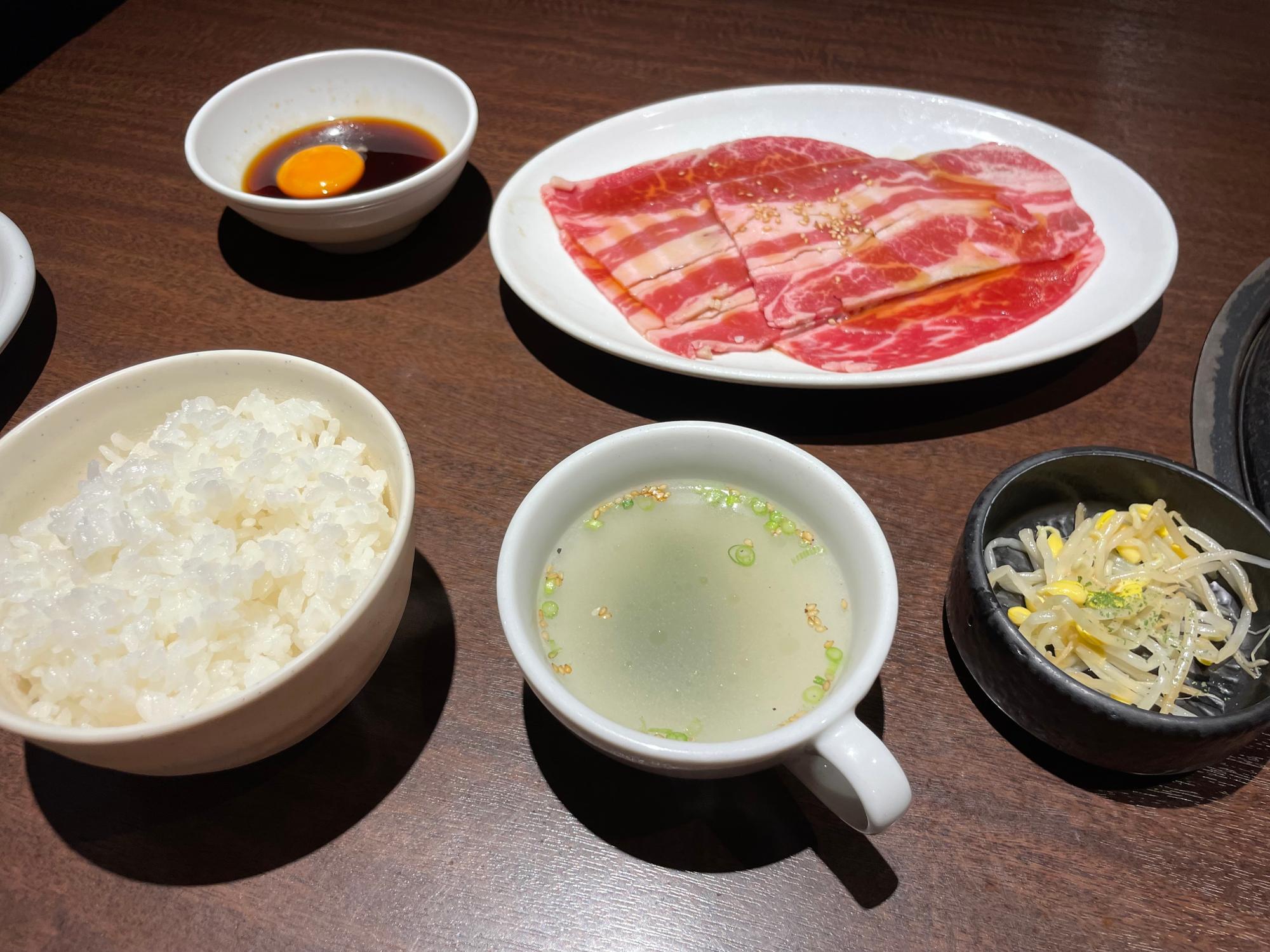 月見カルビランチ