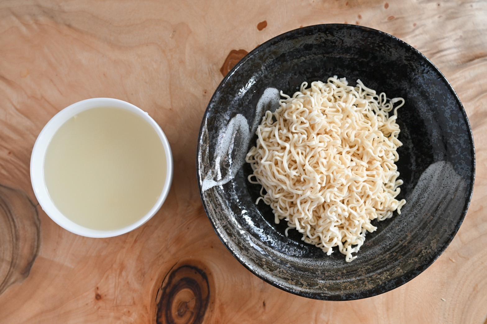 ほぐした麺と湯