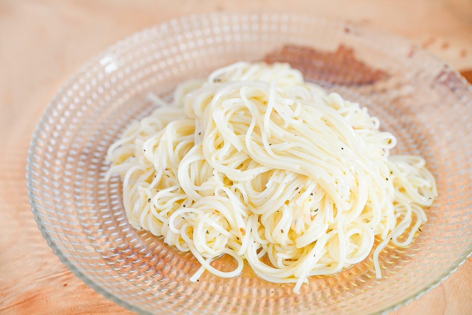 皿にのったそうめん