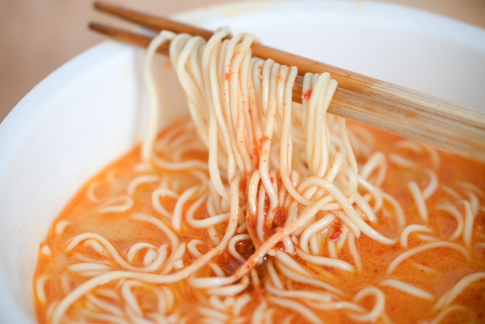 カップラーメン】「辛いものが好きな人」だけ食べて!炎のような カップラーメン】「辛いものが好きな人」だけ食べて!炎のような