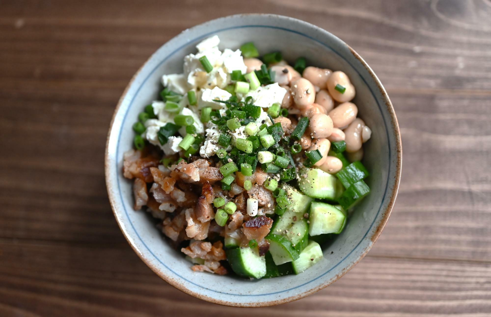 茶碗に入った納豆丼