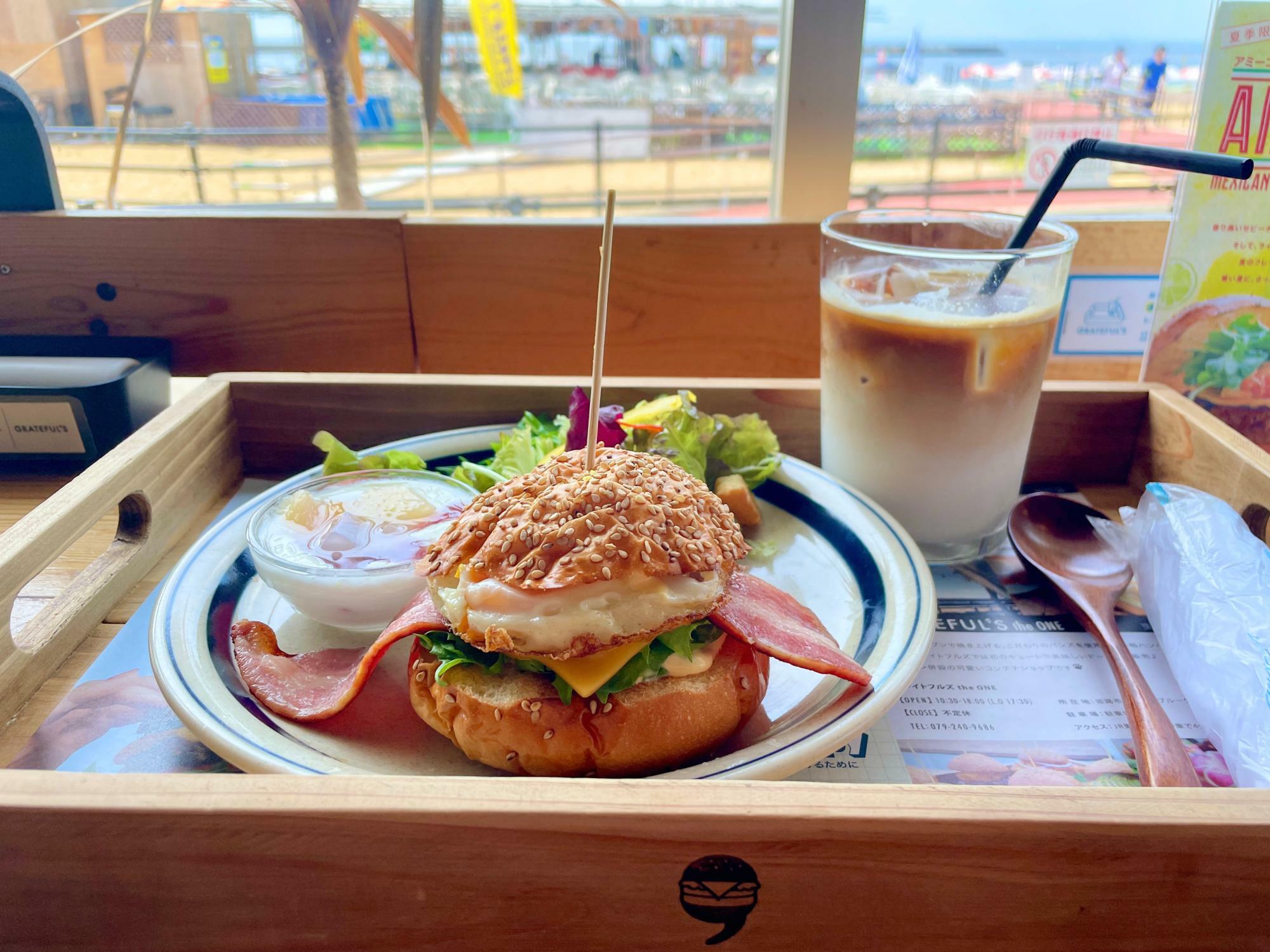 朝お店で焼きたてのバンズ