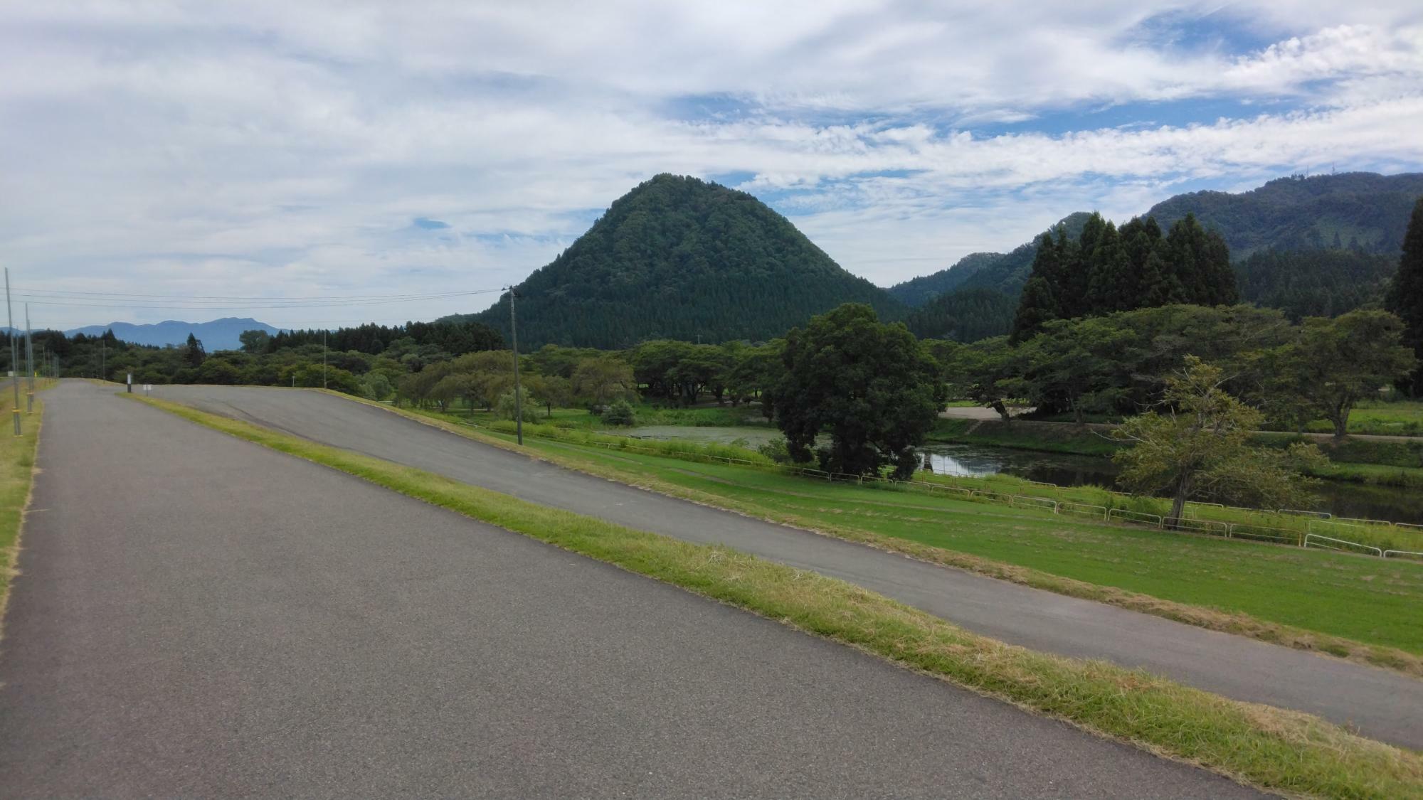 神宮寺嶽に反響する音が迫力満点！