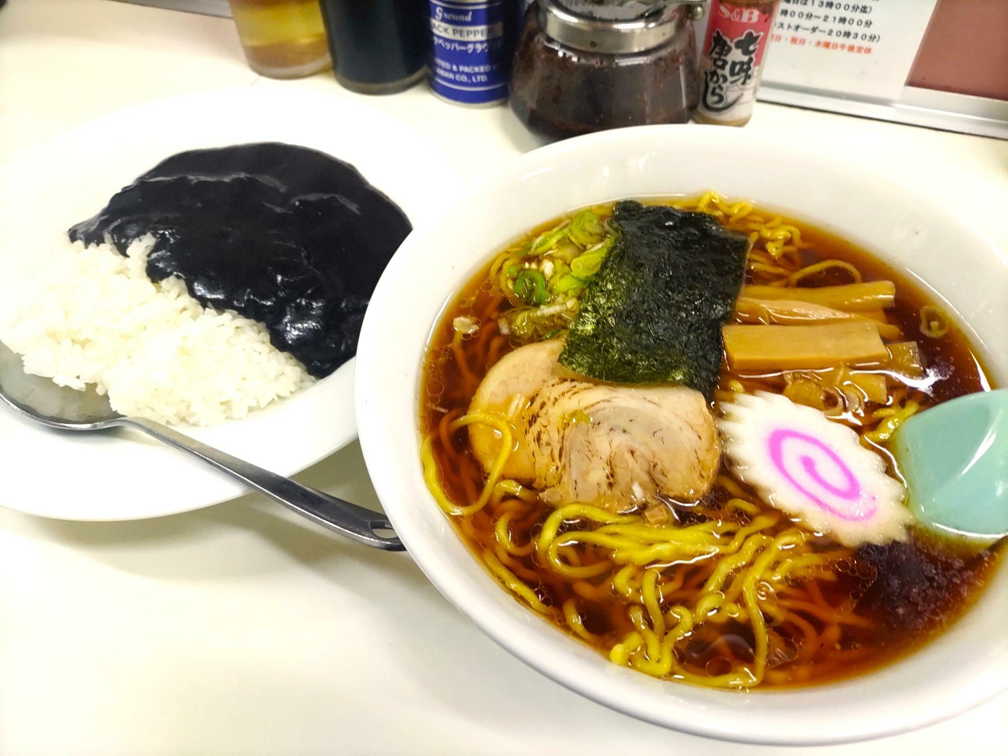 ラーメン・カレーセット：900円（税込み）