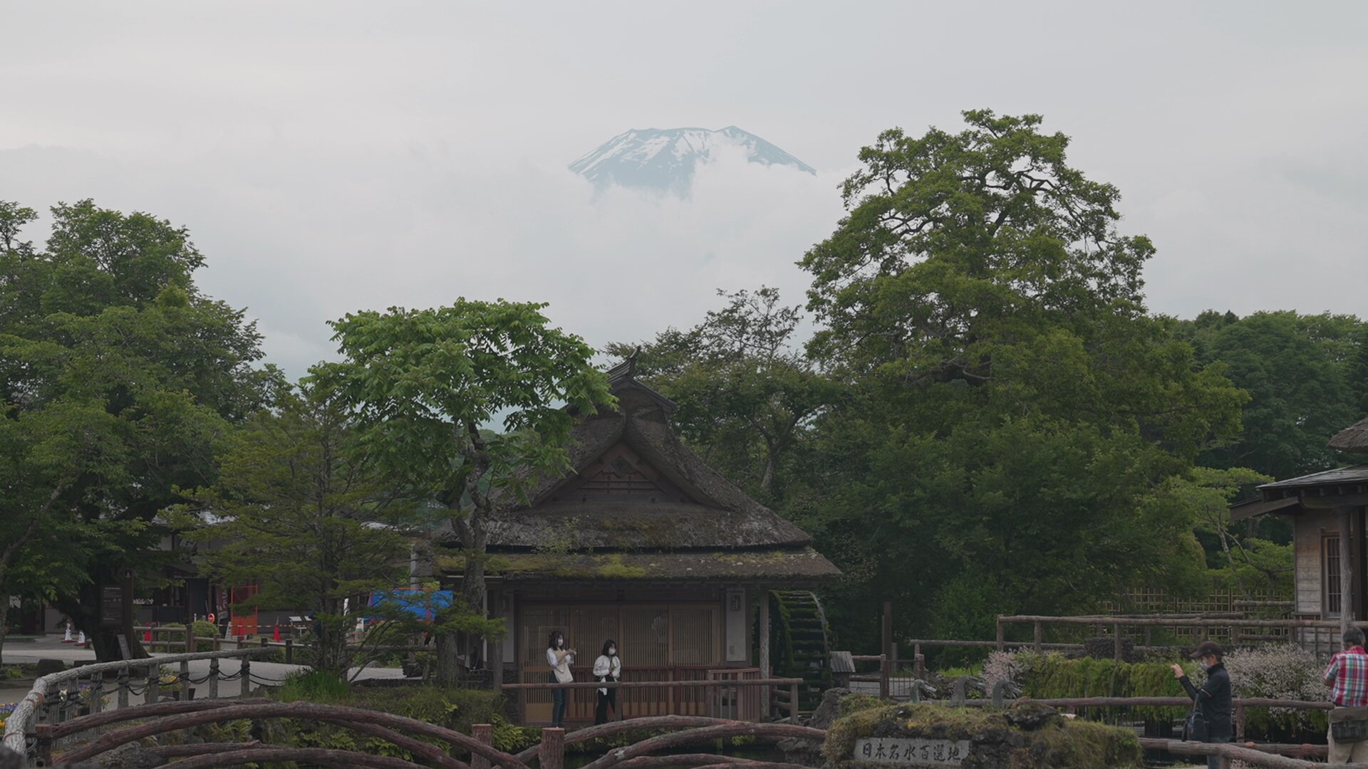富士山チラ見え