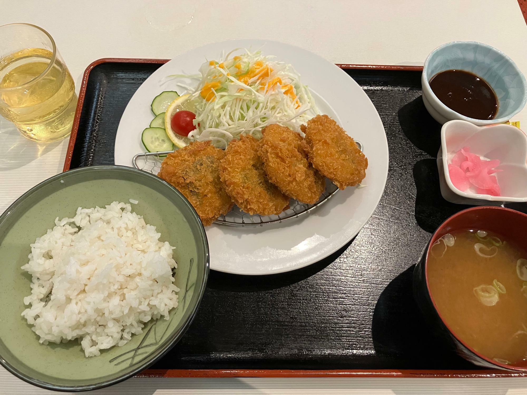 豚のしそチーズカツ定食880円