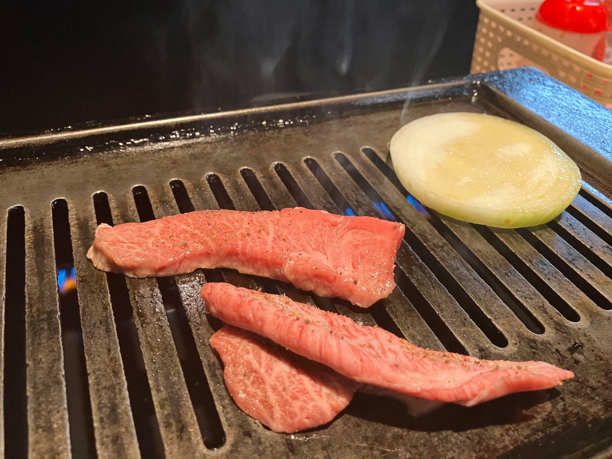 お肉がくっつかないように油引きされているのは有難いですね。