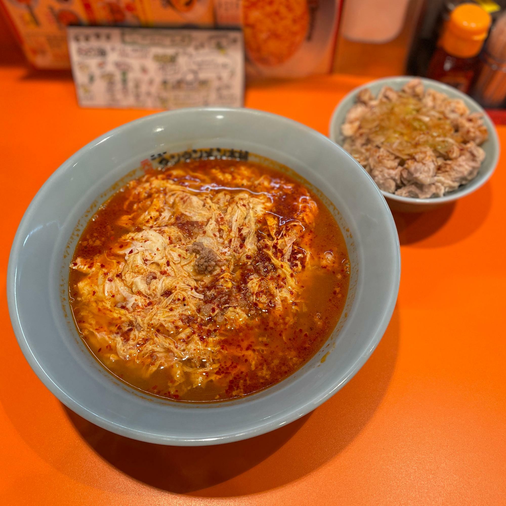 真っ赤なスープが食欲をそそります。