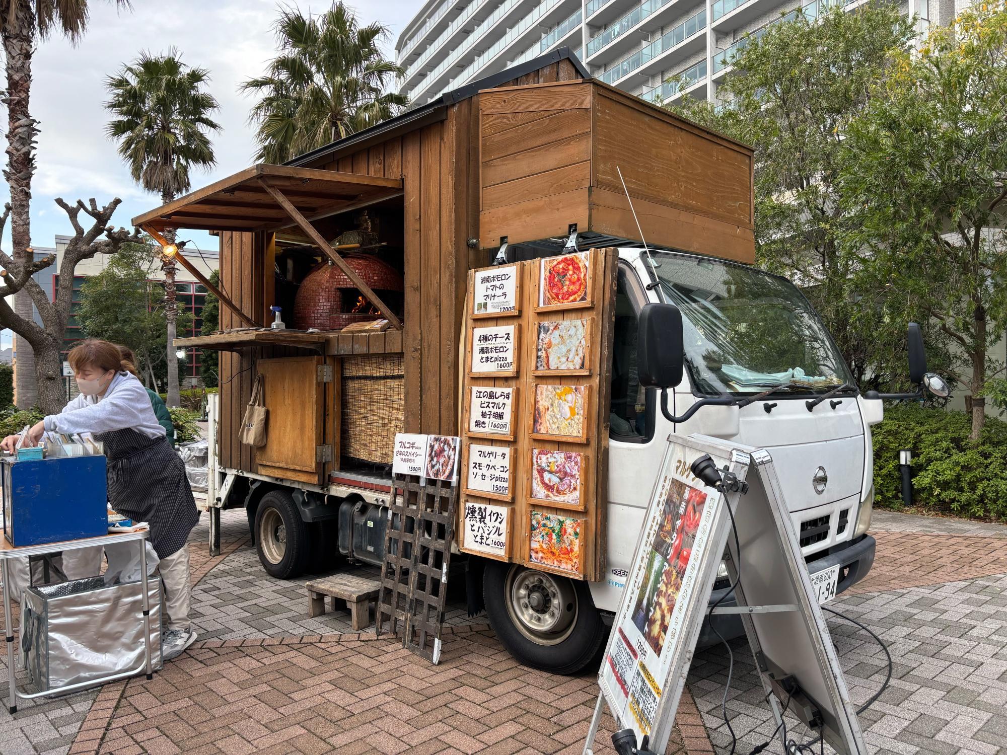 茅ヶ崎市】ピザ窯搭載キッチンカーで焼き上げるピザは絶品! 月に 茅ヶ崎市】ピザ窯搭載キッチンカーで焼き上げるピザは絶品! 月に