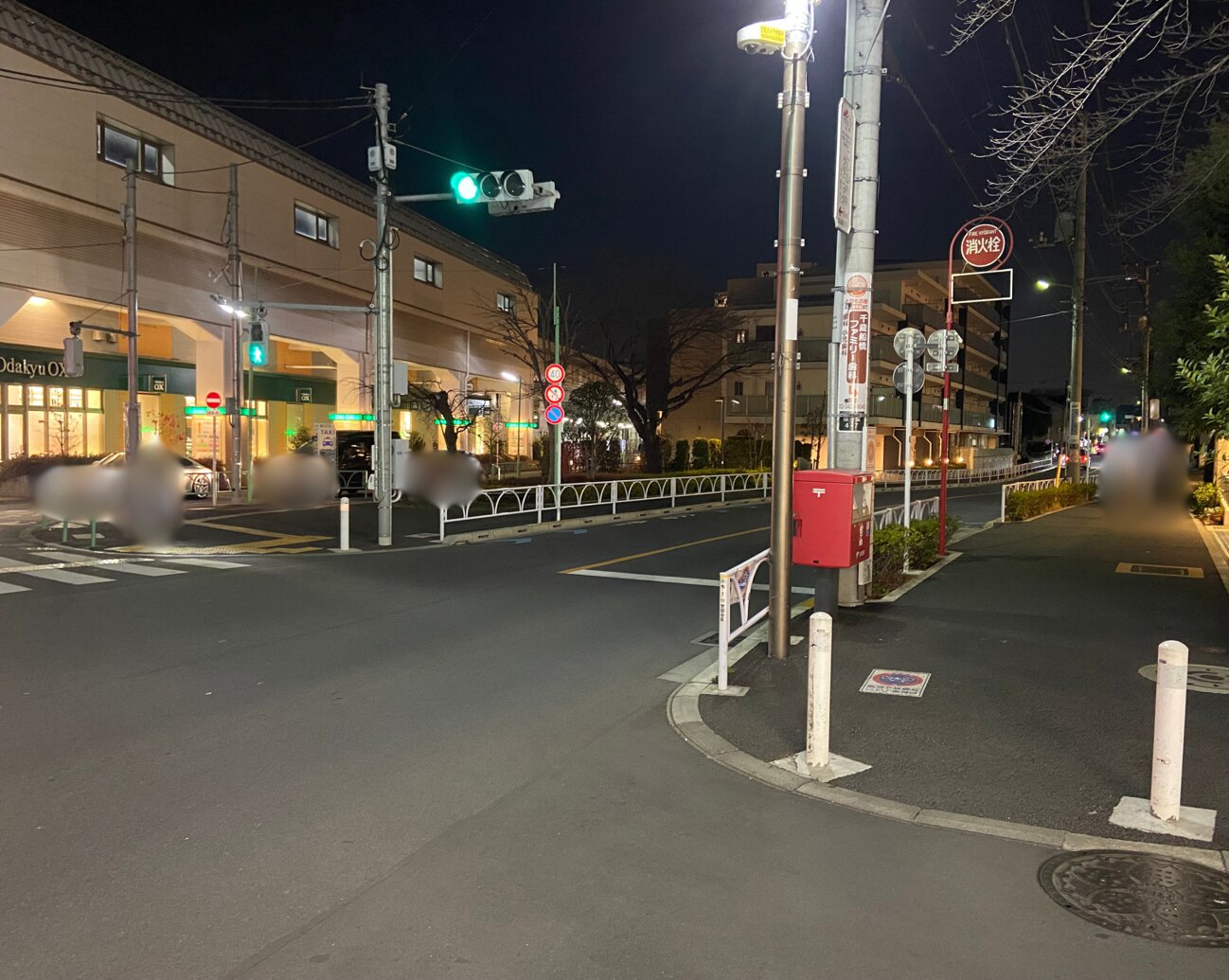 千歳船橋駅の経堂側の端です。右奥に続く道を歩いていきます