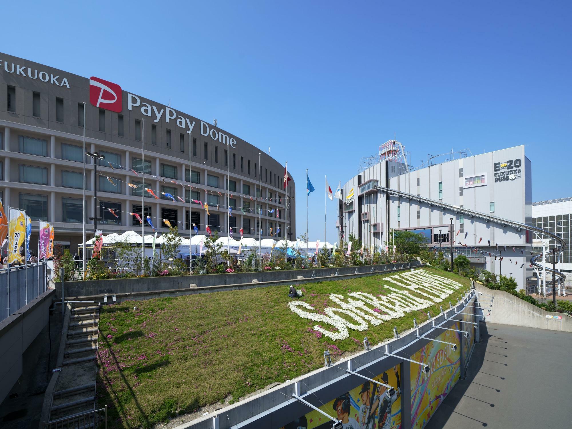 会場であるBOSS E・ZO FUKUOKA(写真右建物)は、福岡PayPayドーム横にあります。