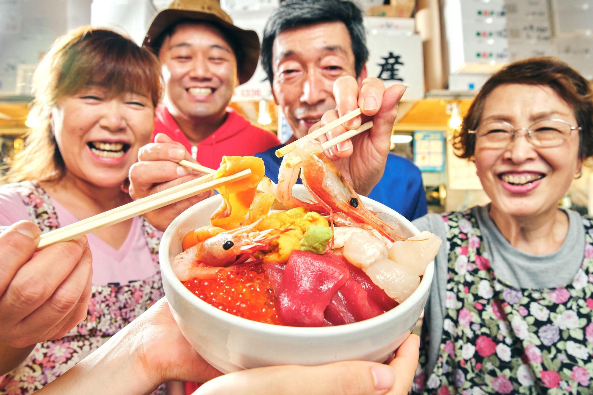 こんな感じで、その時の旬の美味しい魚介類でいっぱいになります。