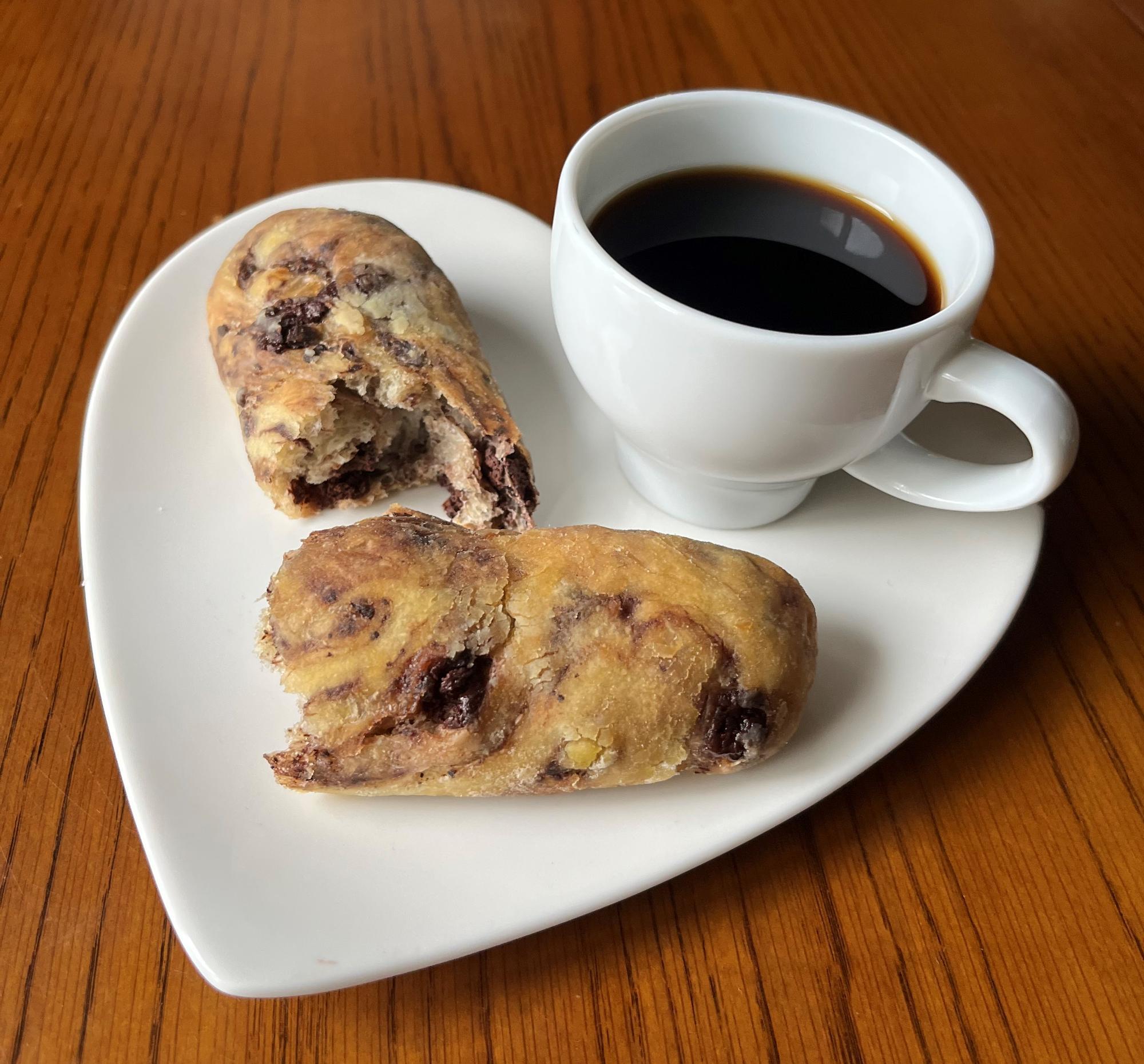 チョコが入った少し甘めのパンがコーヒーとよく合います