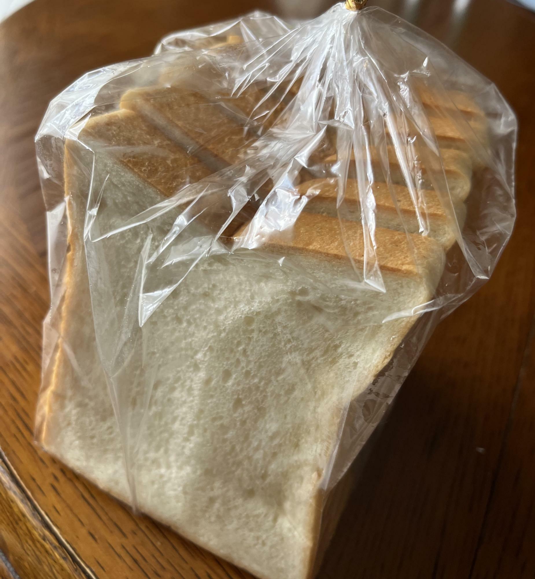 食パンは最後の１袋をゲットしてきました