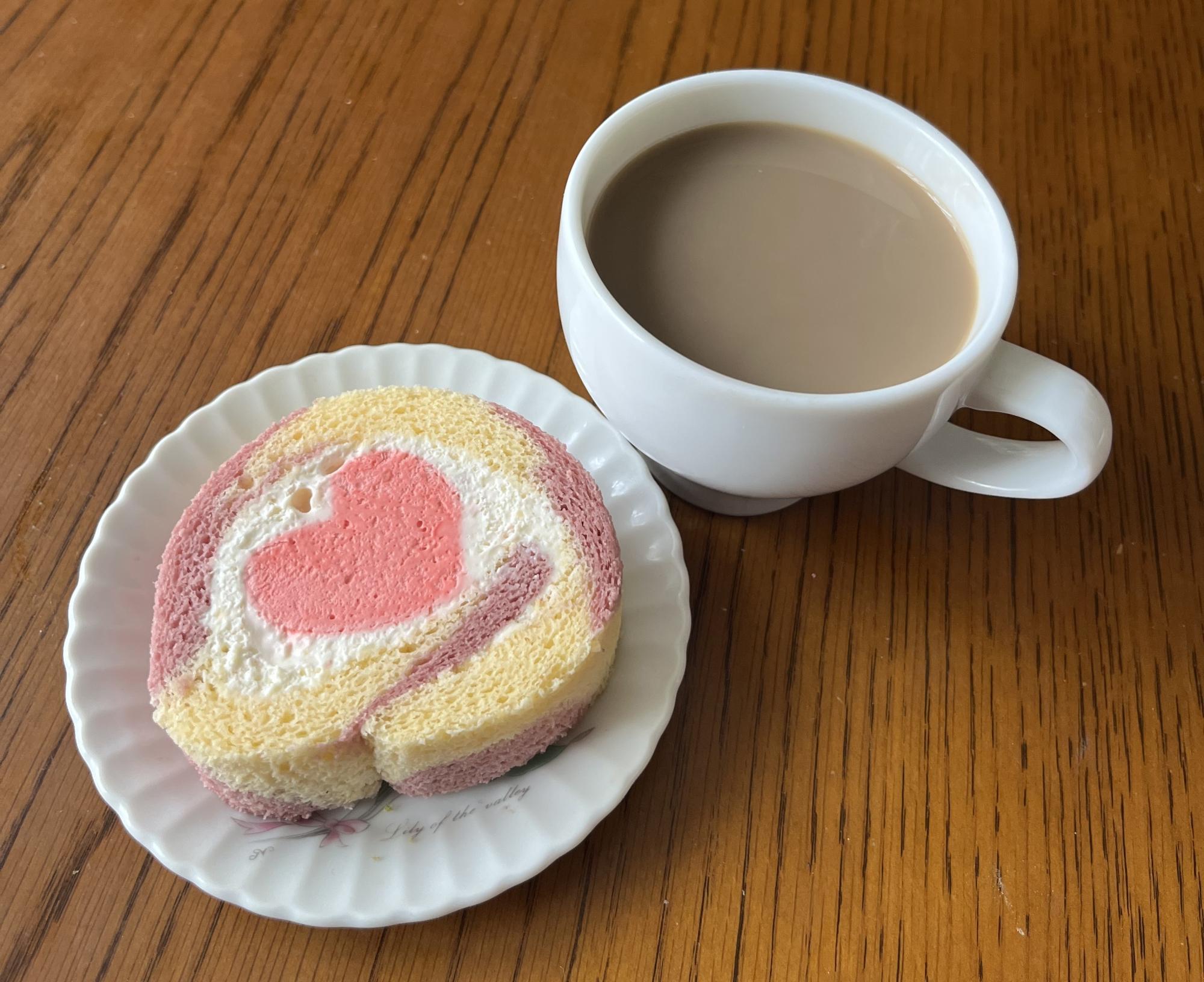 スポンジケーキのストライプ柄も可愛い