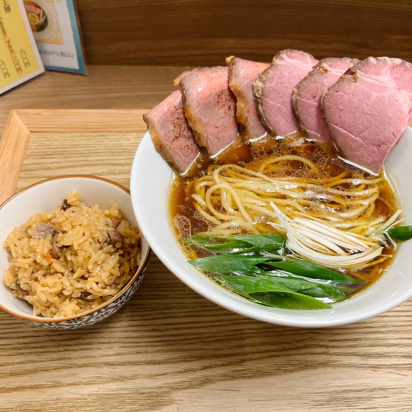 醤油大盛り９００円　肉増し200円　炊き込みご飯200円