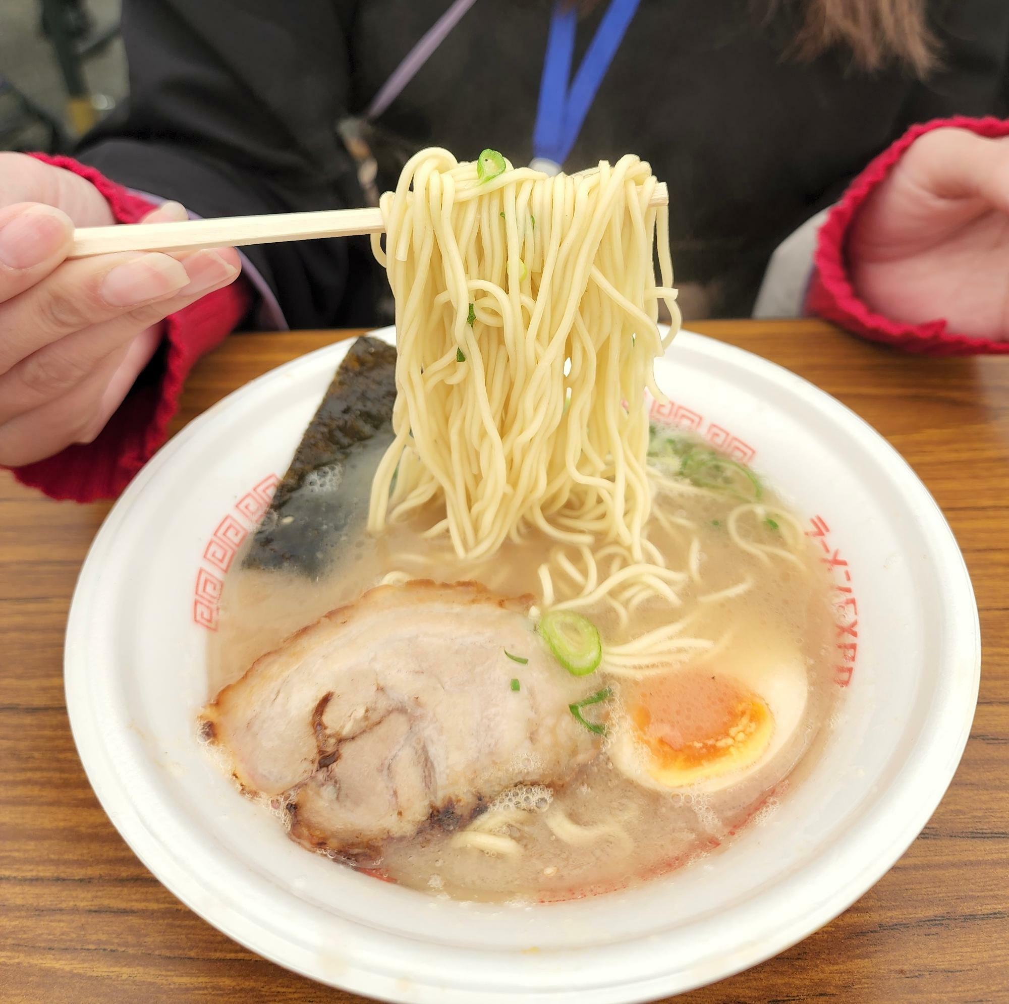 細めのしっかりした麺