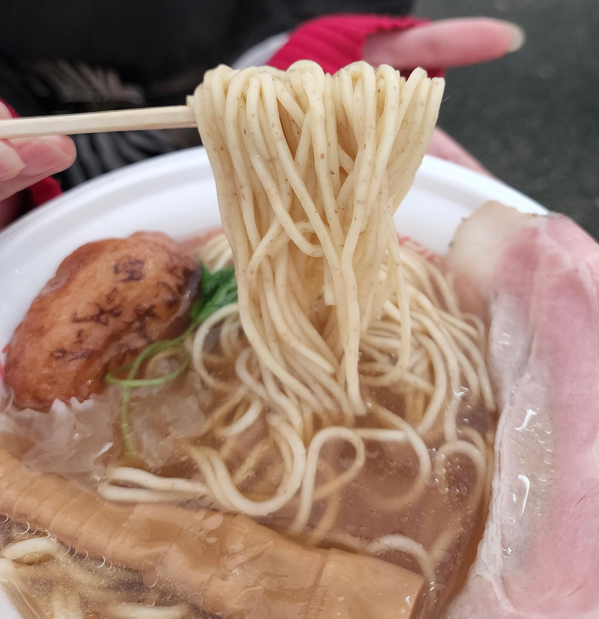 全粒粉入りの自家製麺