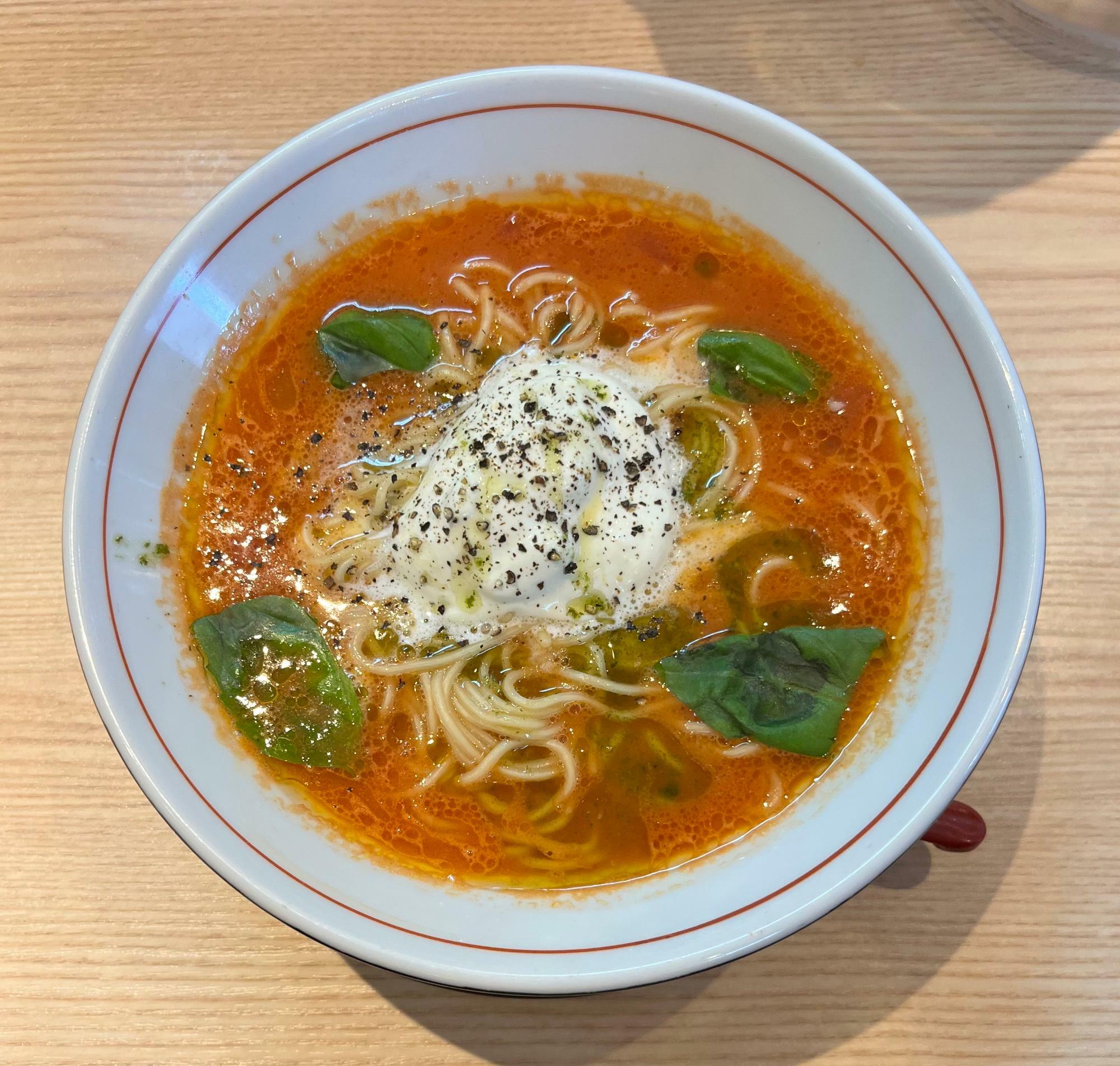 トマトクリームラーメン820円