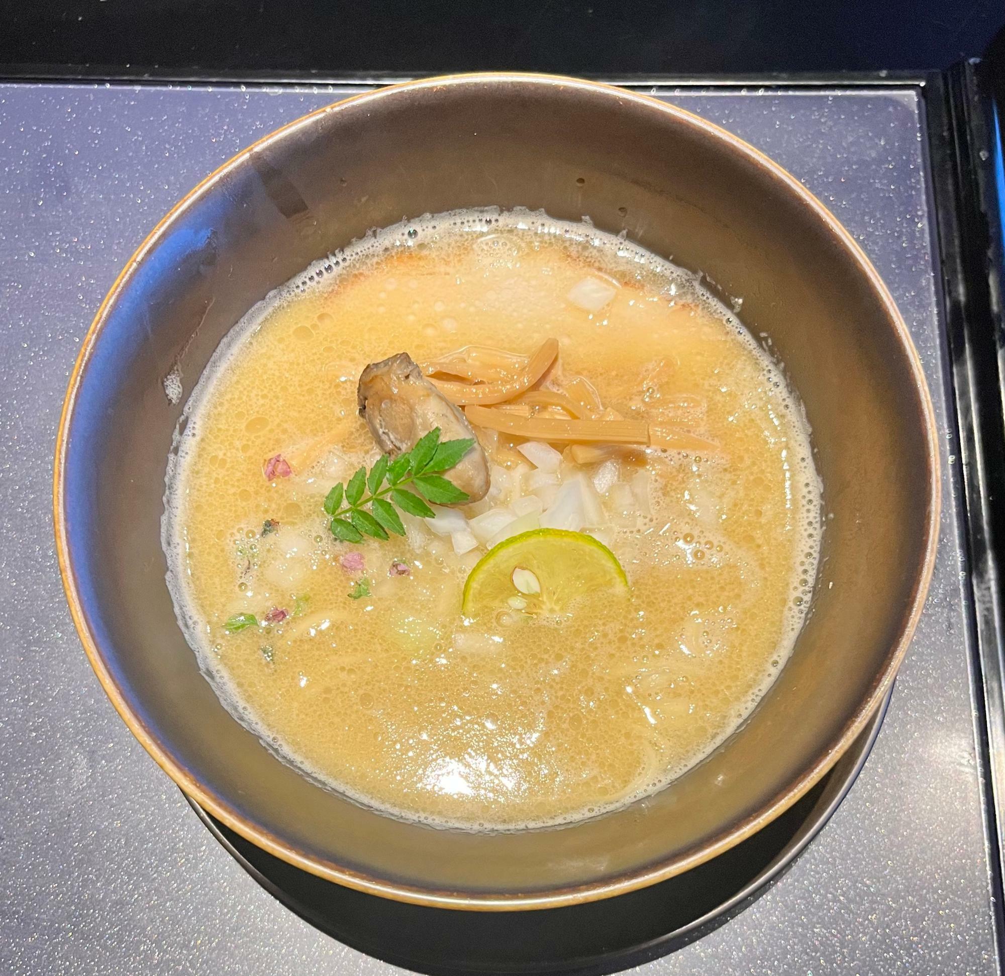 牡蠣白湯「koeru」1000円