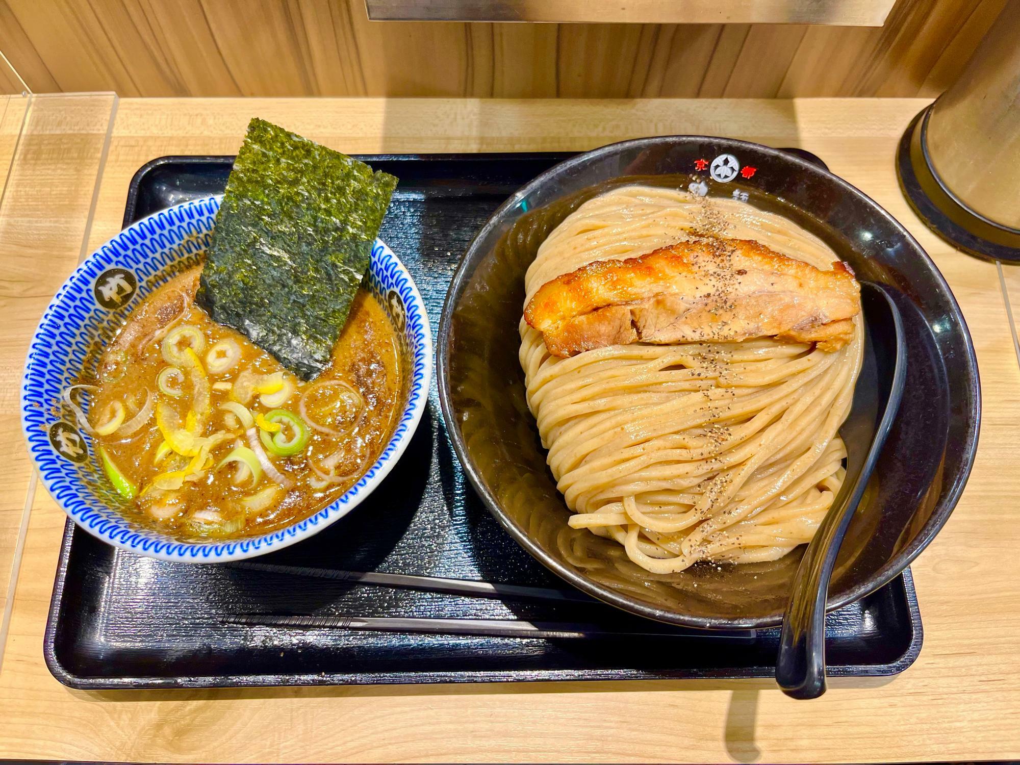 駅構内で食べられる至極のつけ麺！！ICカードで入場する人へ注意事項