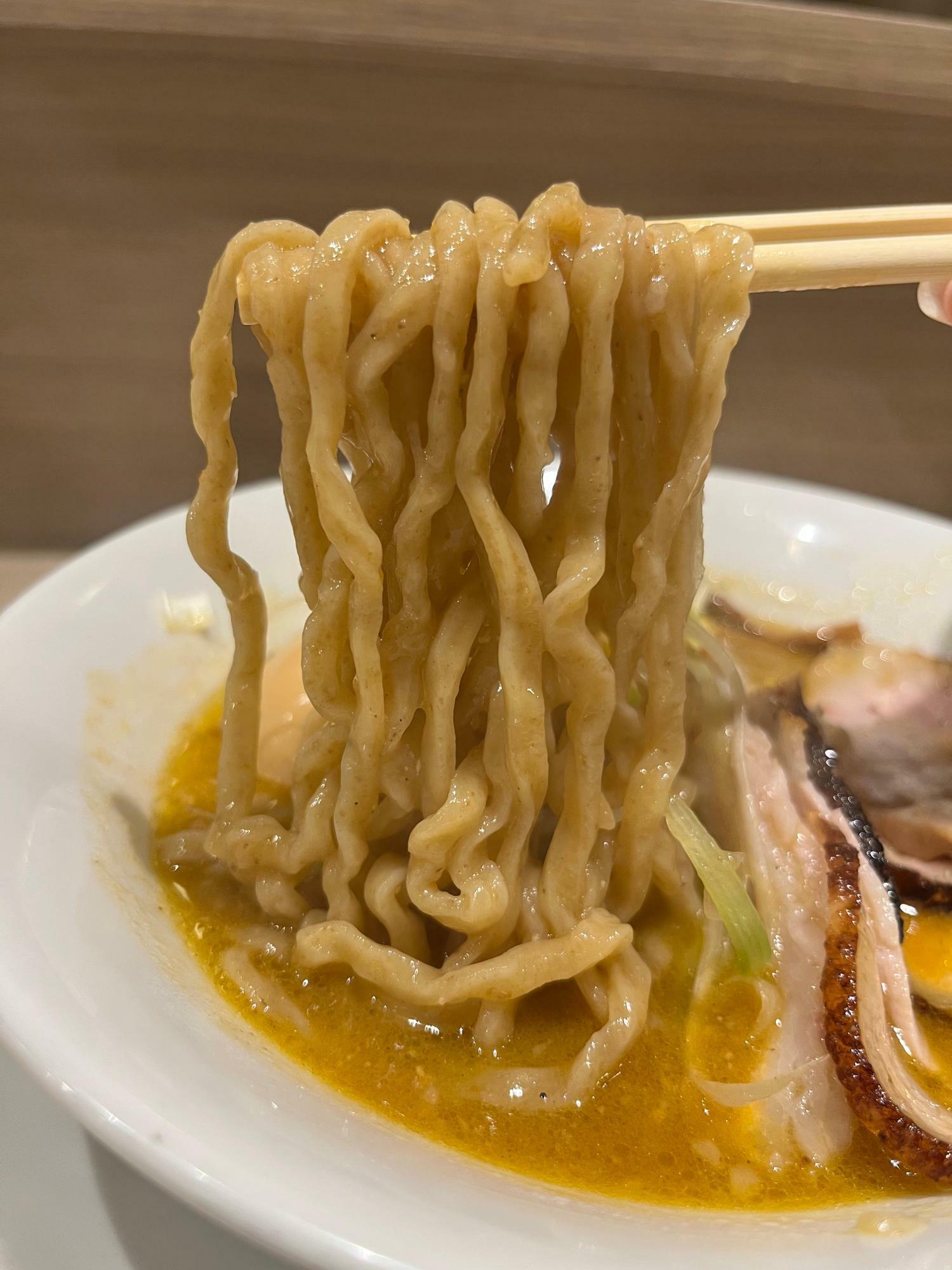 太めウェーブ麺