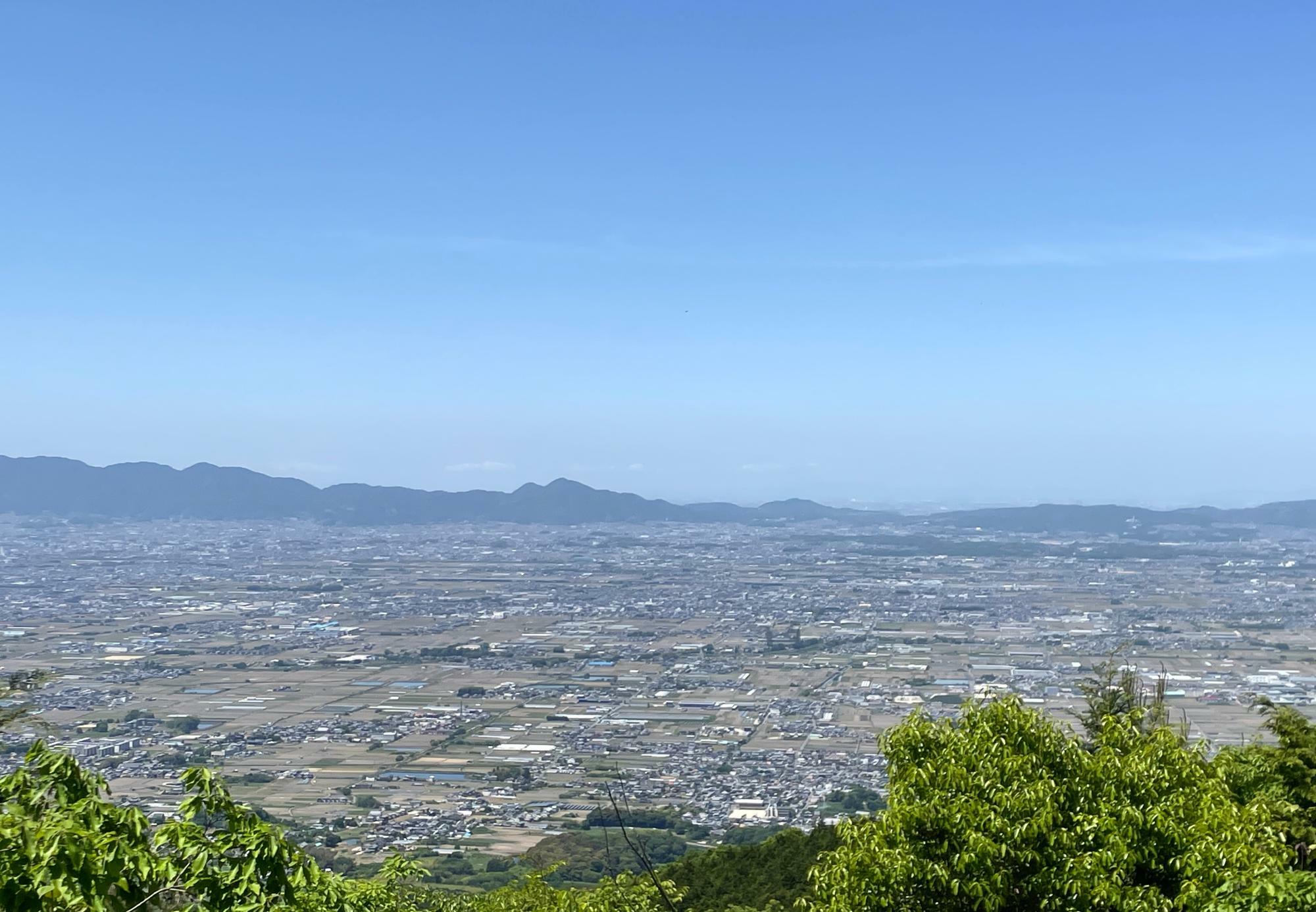 奈良盆地の風景。条件が合えば大阪湾や明石海峡大橋が見えることも！