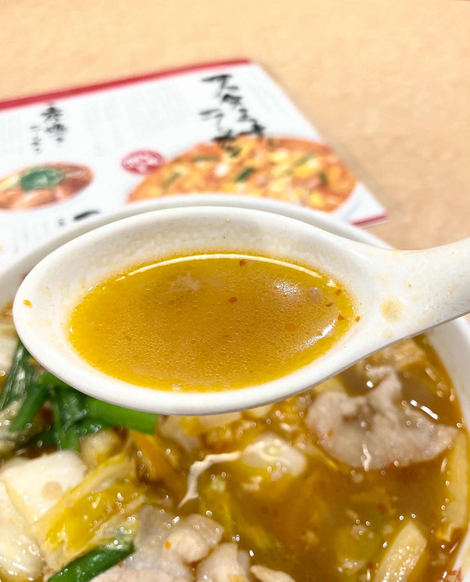 野菜とお肉の旨みが凝縮したピリ辛スープ