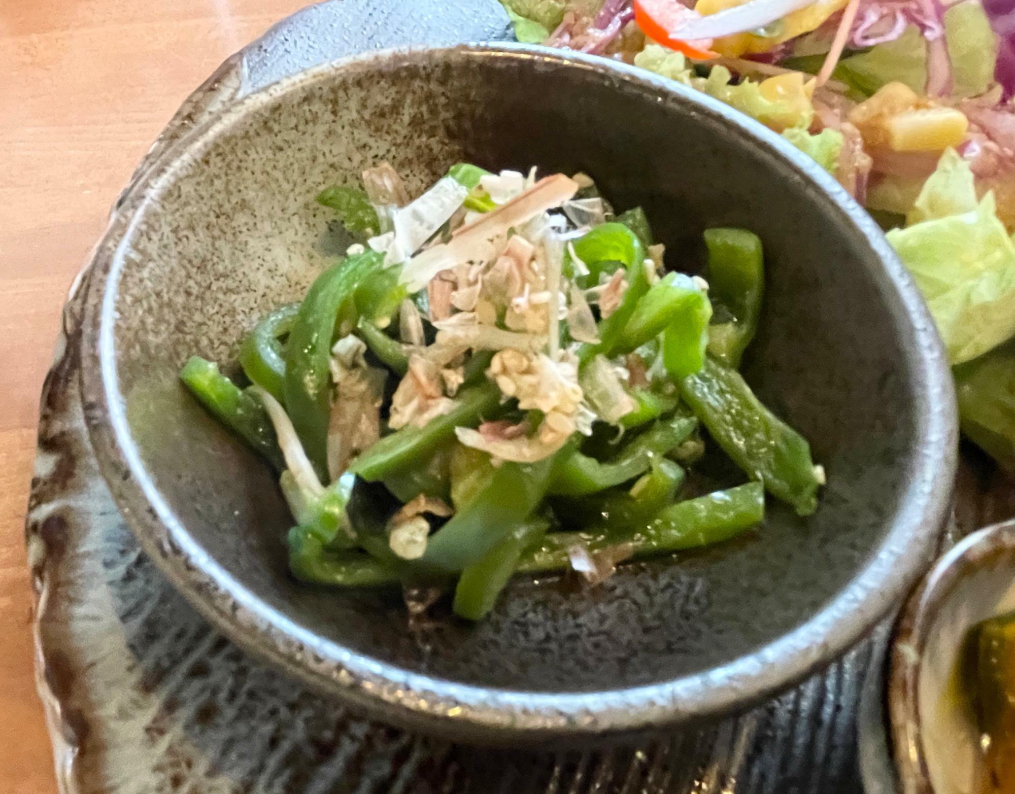 薄味でおじゃこの味がしっかり染み込み、ピーマンのシャキッと食感が残る！