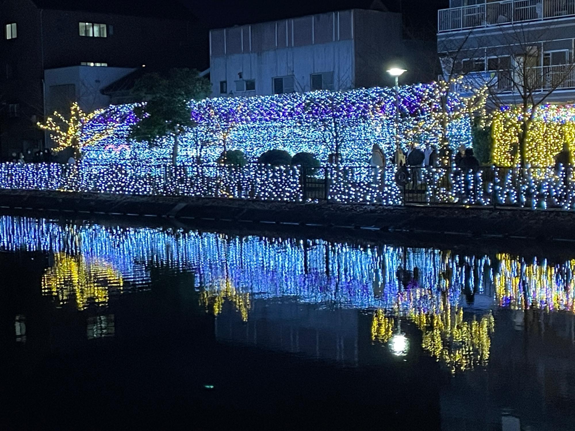 シックなブルートーンの光のトンネル