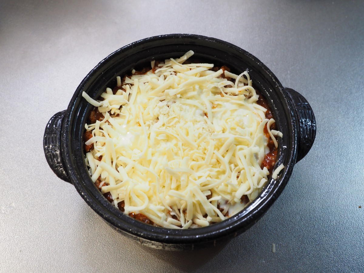 3段目のチーズは多めにし、チーズでフタをします。