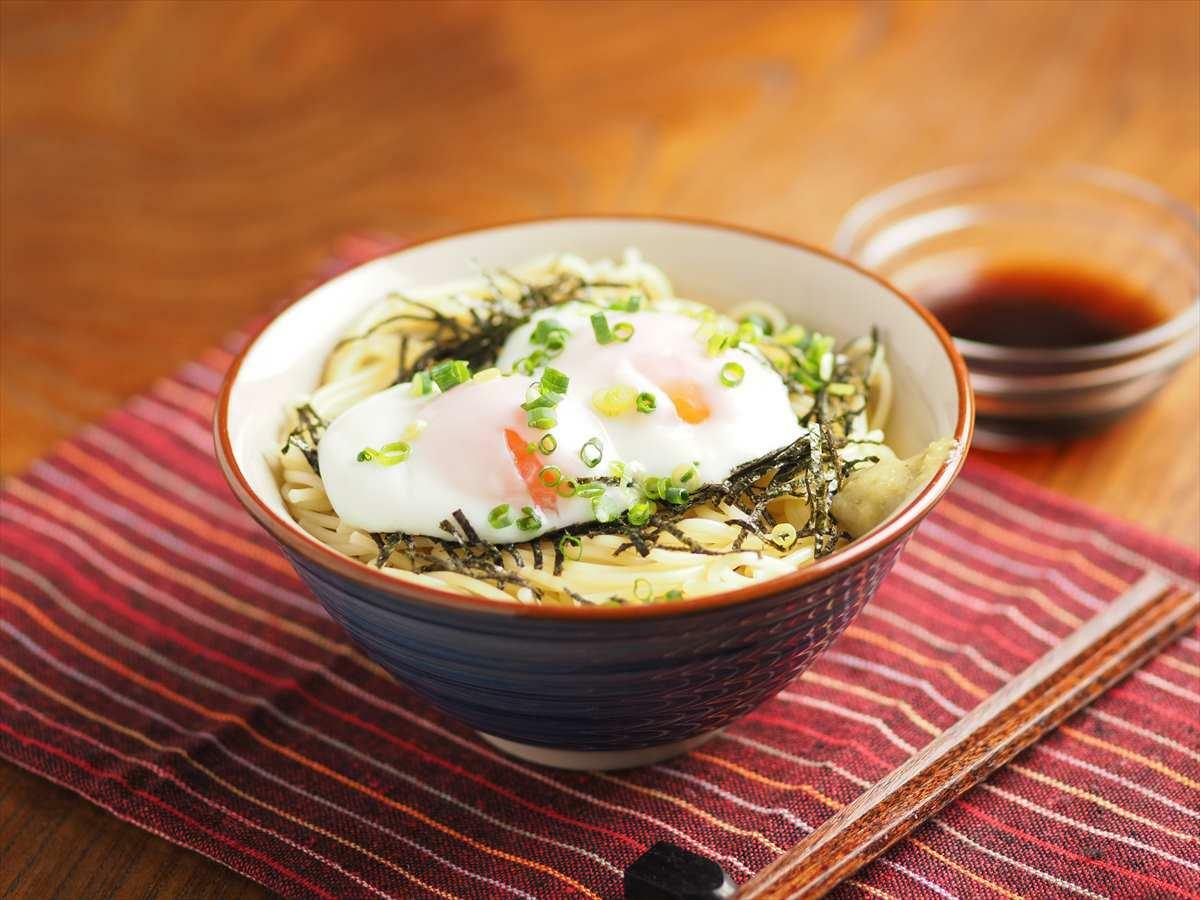 出来上がった、スパゲティわさび温泉たまご丼です。