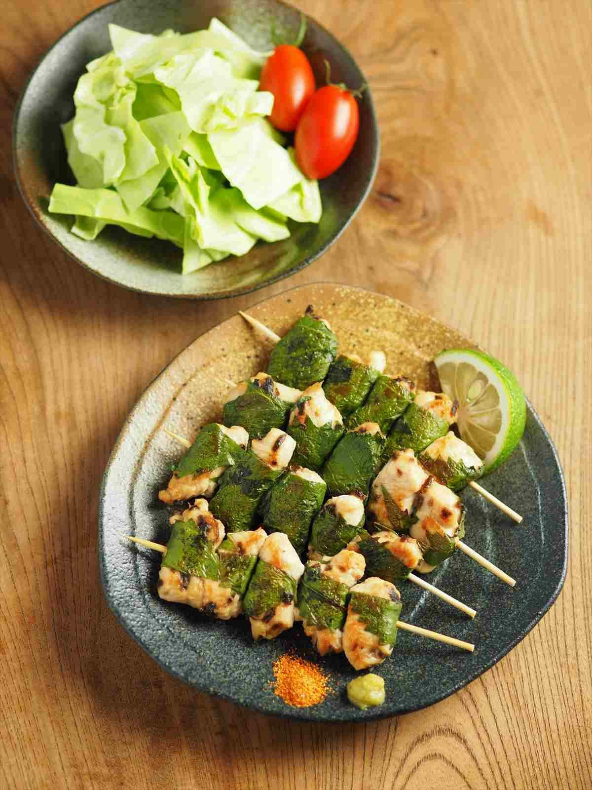 鶏むね肉の塩昆布大葉巻き焼き鳥