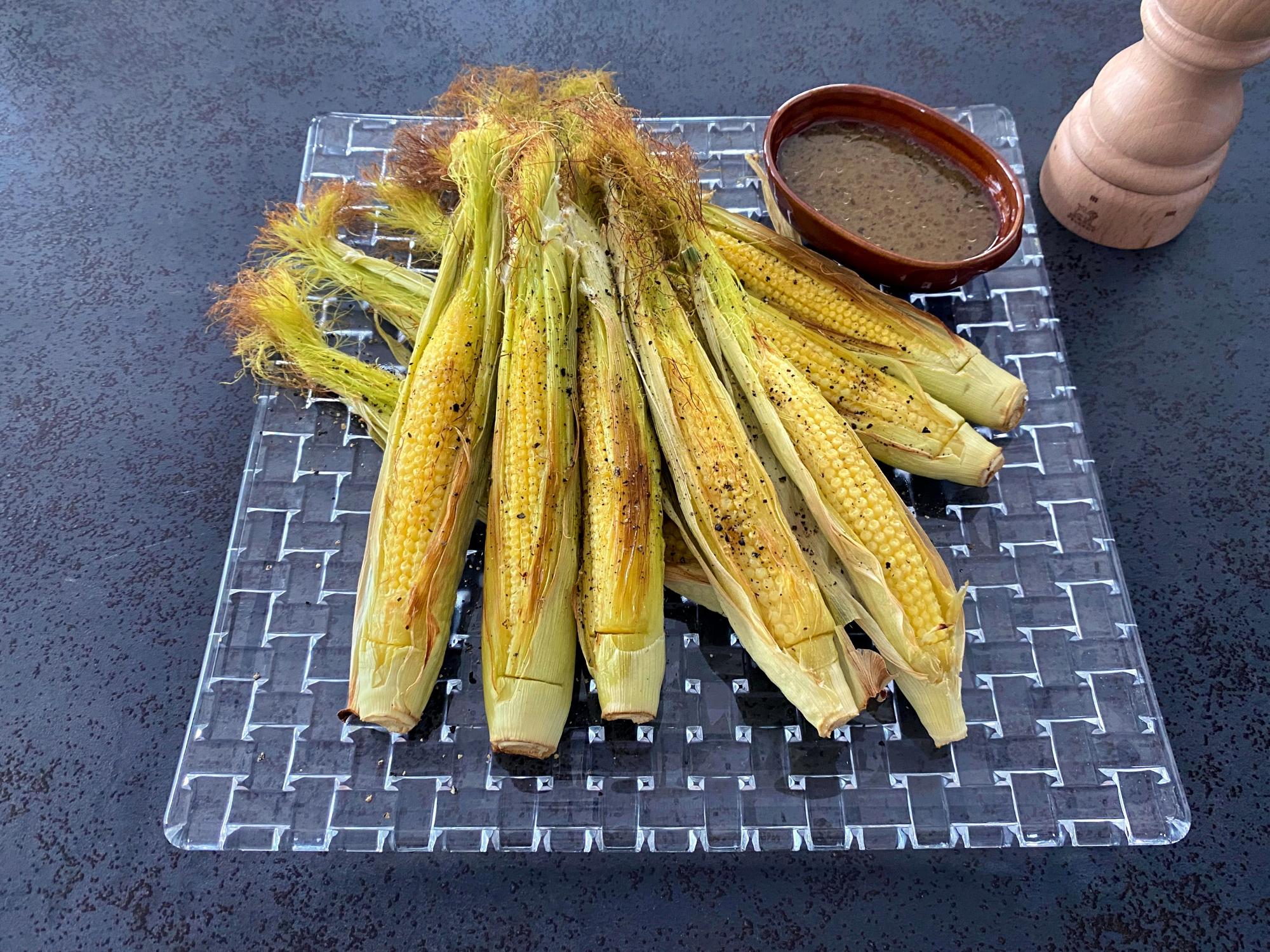 下ごしらえはハサミでかんたん、旬のヤングコーンは焼くだけでヒゲまで