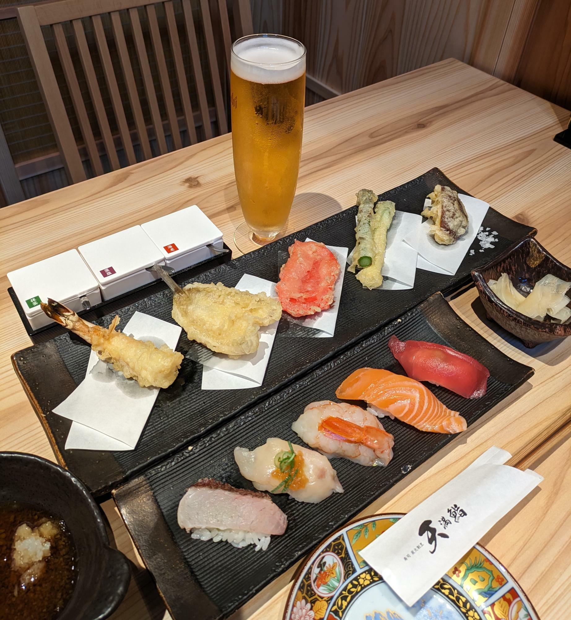 天ぷらや寿司の並びも美しい