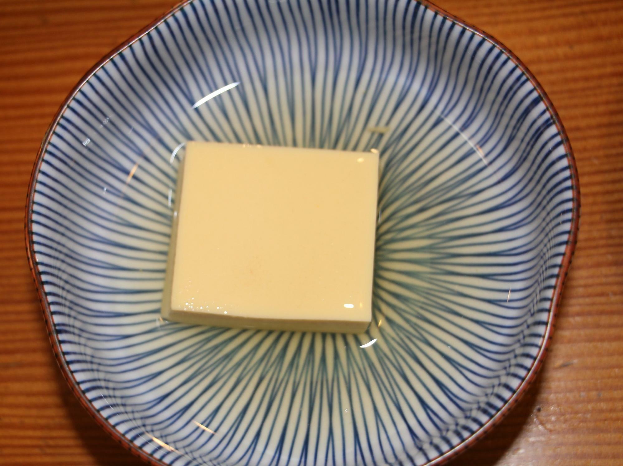 突き出しの卵豆腐