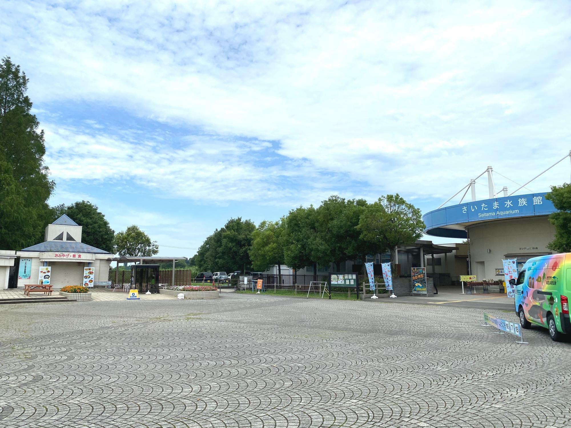 さいたま水族館前の広場