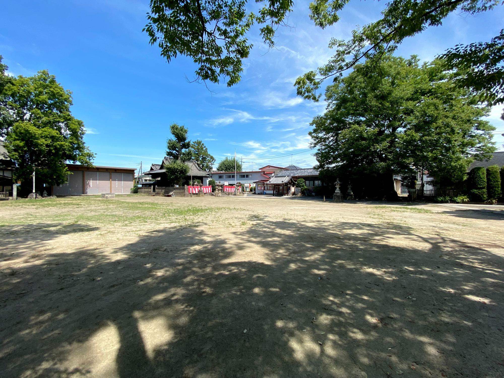 とにかく広い千方神社の境内