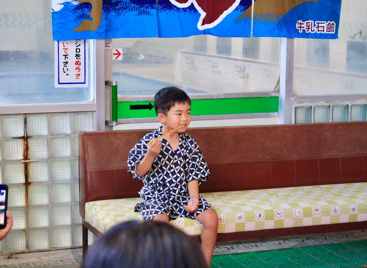 小道具を使えば、小さなお子さんでも落語家に♪