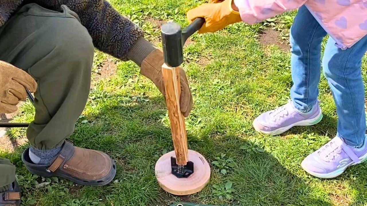 手の平サイズのコンパクトなアイテムで薪割りが超ラクに！これ