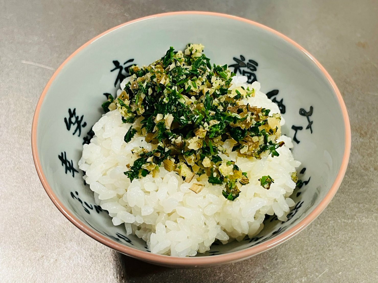 ほろ苦さとくるみと大根の旨味が合わさった春の味。